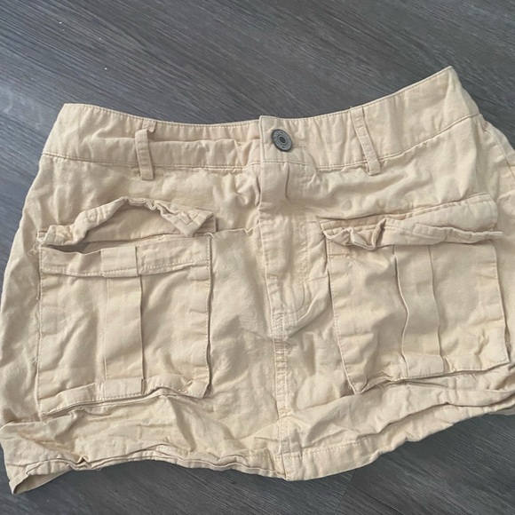 Tan skirt from SHEIN - Picture 6 of 7